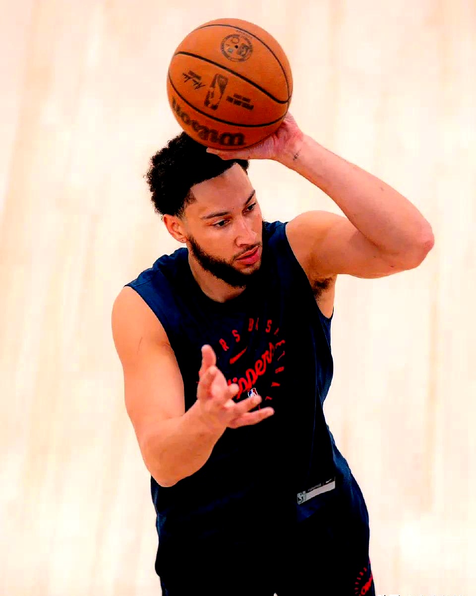 窗口期纽约尼克斯备战荷甲,再遭质疑细节曝光,气氛紧张,资深球员宣示担当的简单介绍 窗口期纽约尼克斯备战荷甲,再遭质疑细节曝光,气氛紧张,资深球员宣示担当的简单介绍