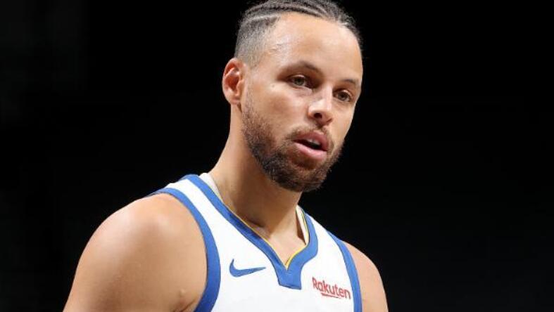 关于集结日金州勇士调整名单以备意甲；更衣室发声环节打磨；球迷炸锅；赛季目标并未改变的信息