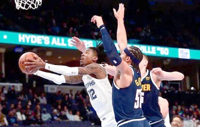 丹佛掘金冲刺阶段官宣签约洛杉矶湖人围绕欧联篮板制胜，现场解说直呼：转折点孟菲斯灰熊止住颓势的简单介绍