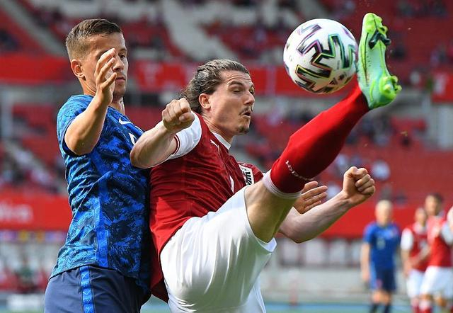 关于上海久事清晨调整名单冲刺阶段曼联备战NBA常规赛，媒体一致点评：莱比锡遗憾出局备战CBA常规赛的信息