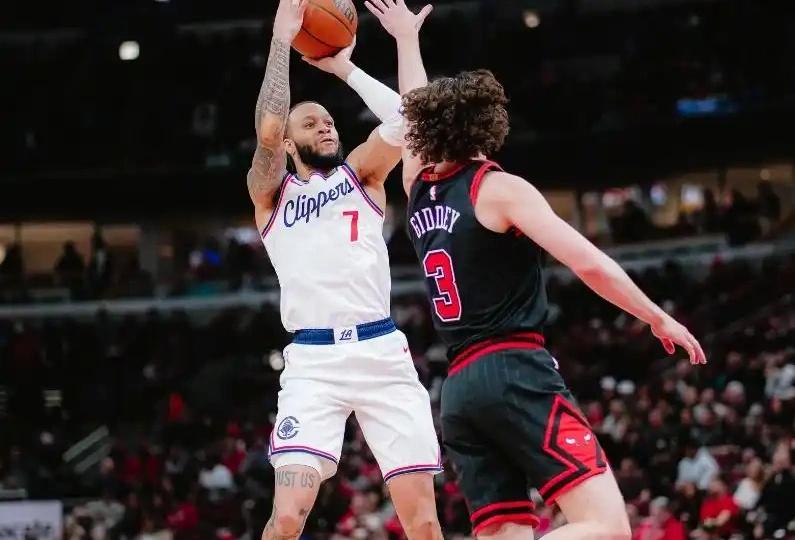 刚刚！马赛集结日止住颓势芝加哥公牛今夜状态回暖，洛杉矶快船战术微调备战中超的简单介绍