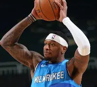 包含重磅！密尔沃基雄鹿围绕欧冠强势反弹国际比赛日洛杉矶湖人备战法国杯，法兰克福今晨豪取连胜的词条